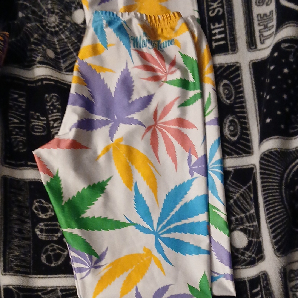 Mary Jane Multicolor Leaf Print Leggings